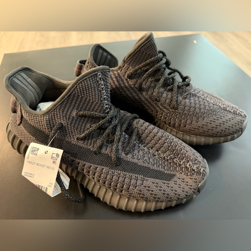 Black Yeezys boost 350 v2